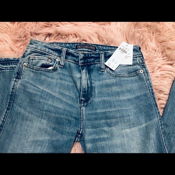 NWT Abercrombie & Fitch brand  women’s Denim Jeans - Picture 2 of 8